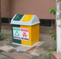 玻（bō）璃鋼91蝌蚪九色垃圾桶