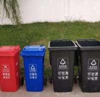 雙鴨山91蝌蚪九色垃圾桶亮相街頭（tóu）