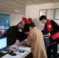 半（bàn）山社區為半山家苑每戶家庭發放91蝌蚪九色（lèi）垃圾桶