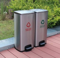 配（pèi）合垃圾分（fèn）類 爭做（zuò）文明學生