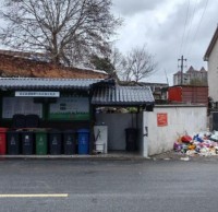 垃圾91蝌蚪九色崗亭邊垃（lā）圾成堆 居民盼望盡快處理