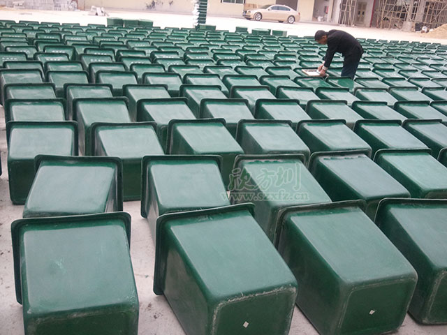 玻璃鋼小區垃圾（jī）桶