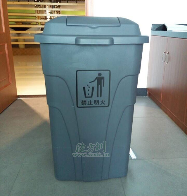 腳（jiǎo）踏式塑料垃圾桶