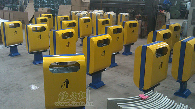 社區鋼（gāng）製垃圾桶