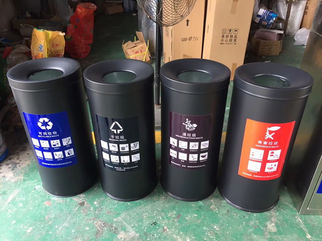 室內立式直投口烤(kǎo)漆不鏽鋼91蝌蚪九色垃圾桶 室內立式直(zhí)投口烤漆不鏽鋼91蝌蚪九色垃圾桶