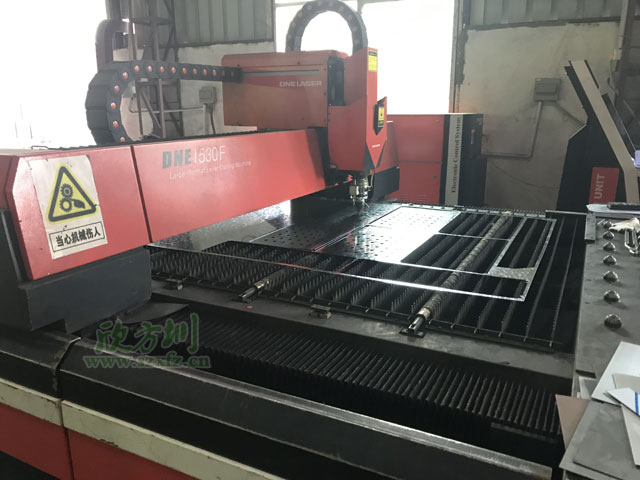 分（fèn）類垃（lā）圾桶工廠激光切割下（xià）料