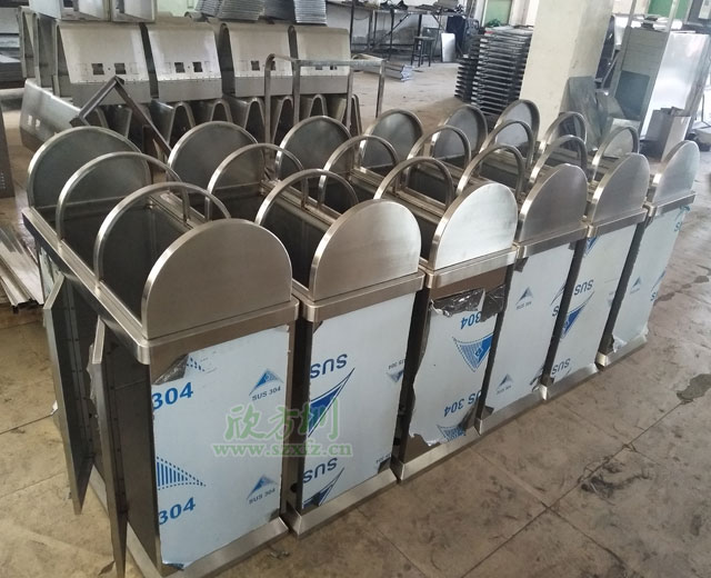 不鏽鋼搖蓋三91蝌蚪九色垃圾桶生（shēng）產（chǎn）圖